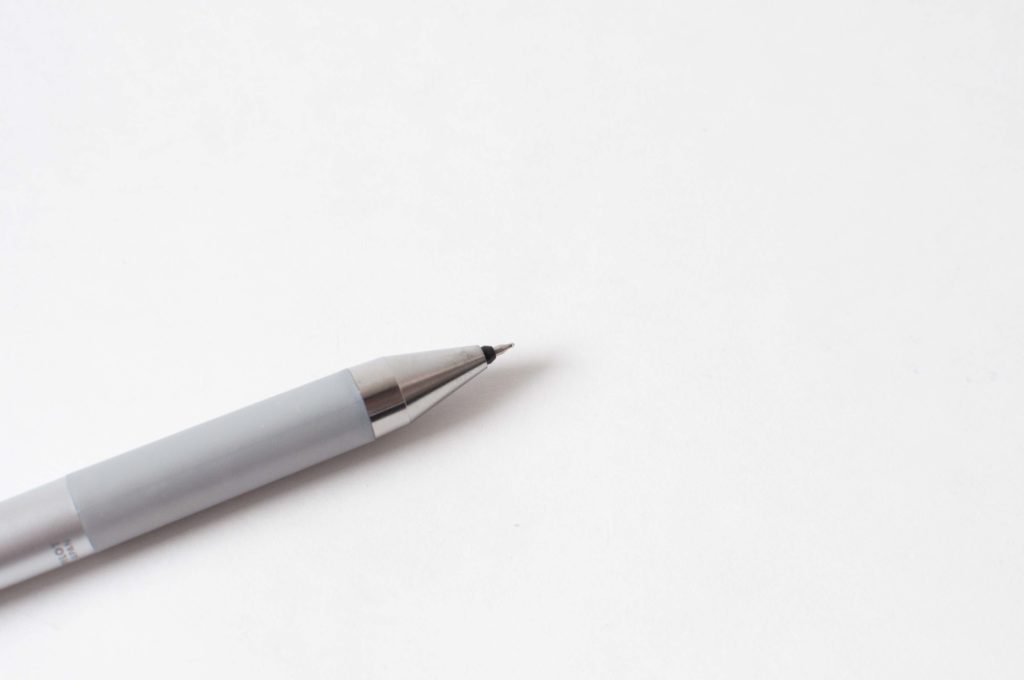 キラキラ色をなめらかに書ける、描ける。0.4mmのゲルインキボールペン｜PILOT・JUICE UP 04 メタリックカラー –  nichiMAG（ニチマグ）